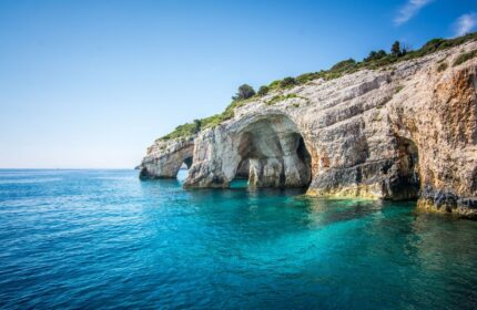 Ναυάγιο και Γαλάζιες Σπηλιές με Mini Bus